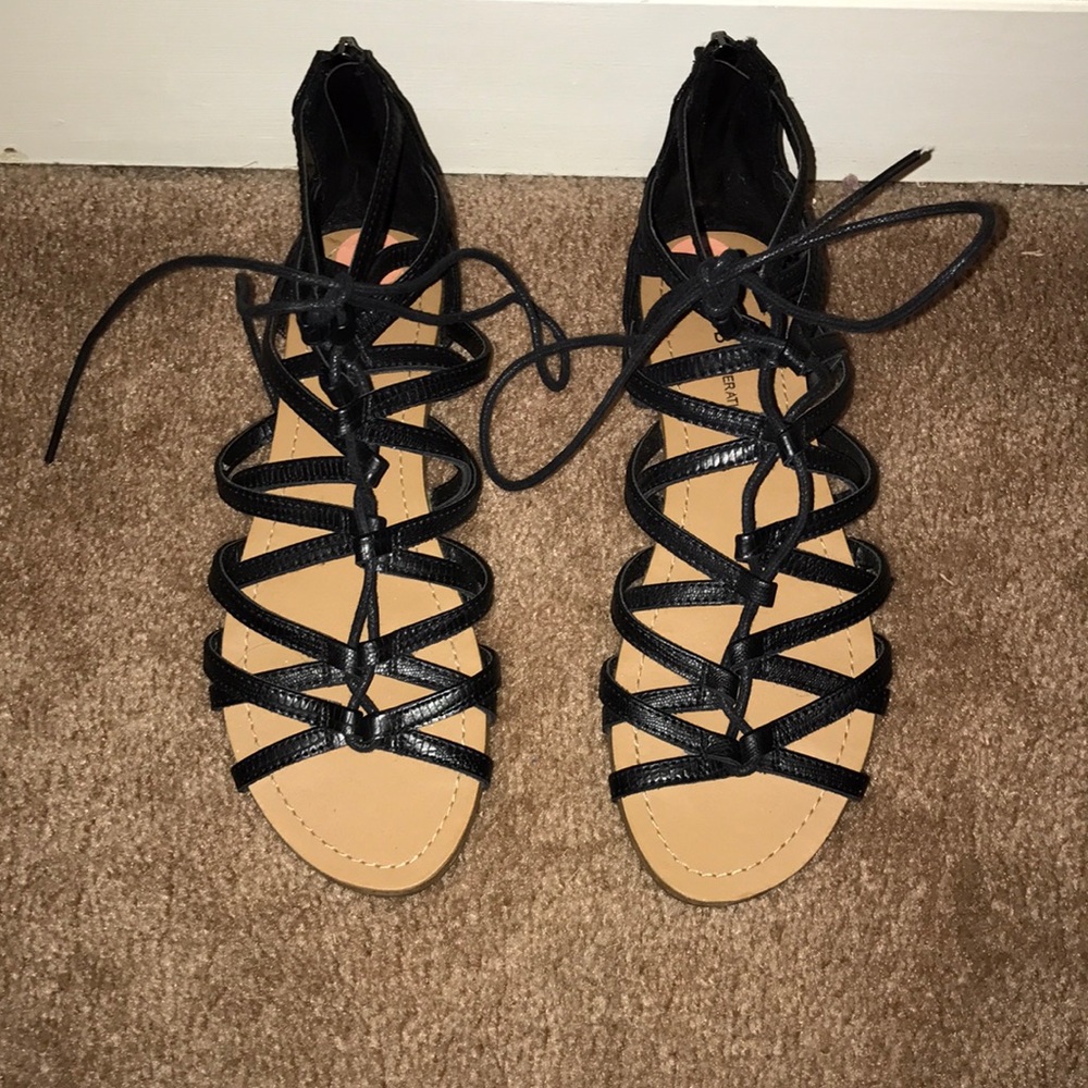 Bcbg generation black gladiator sandals size 7